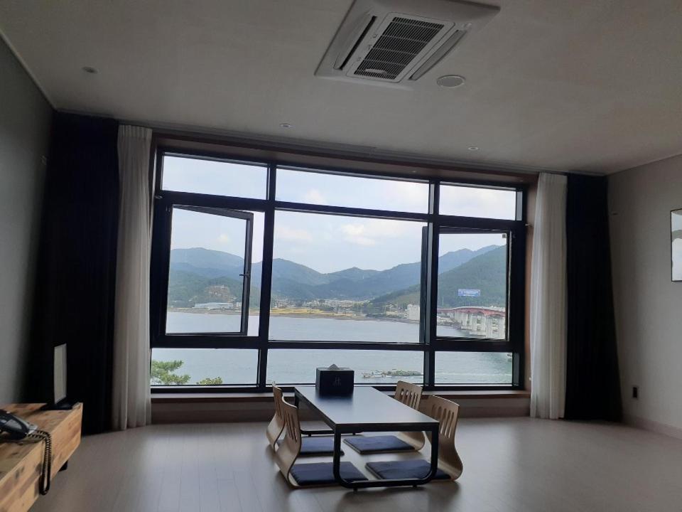 Tongyeong Bridge Hotel Extérieur photo