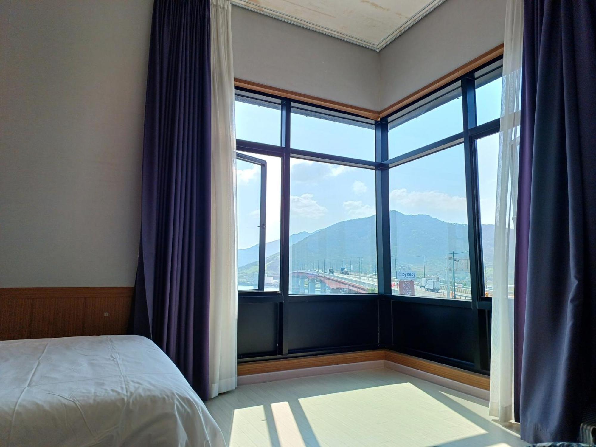 Tongyeong Bridge Hotel Extérieur photo