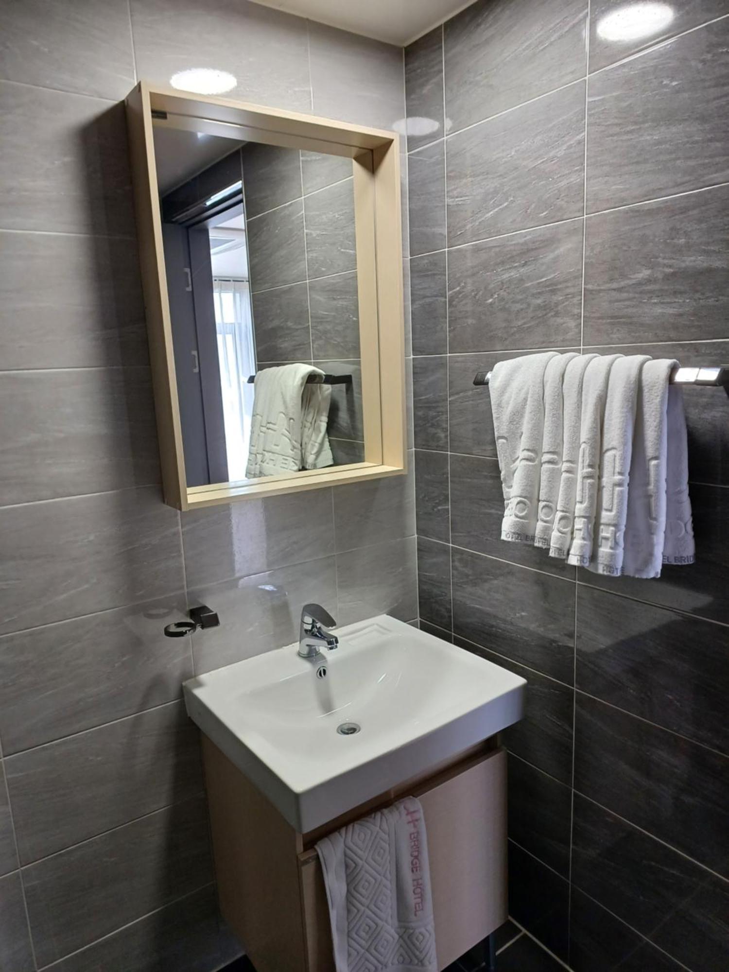 Tongyeong Bridge Hotel Extérieur photo